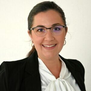 Porträtfoto Karina Schwarz, Pädagogin EB, Psychologin, zertifizierte Mediatorin, Mitglied im Verein Familienmediation Frankfurt Main – BAFM Regionalgruppe e.V.